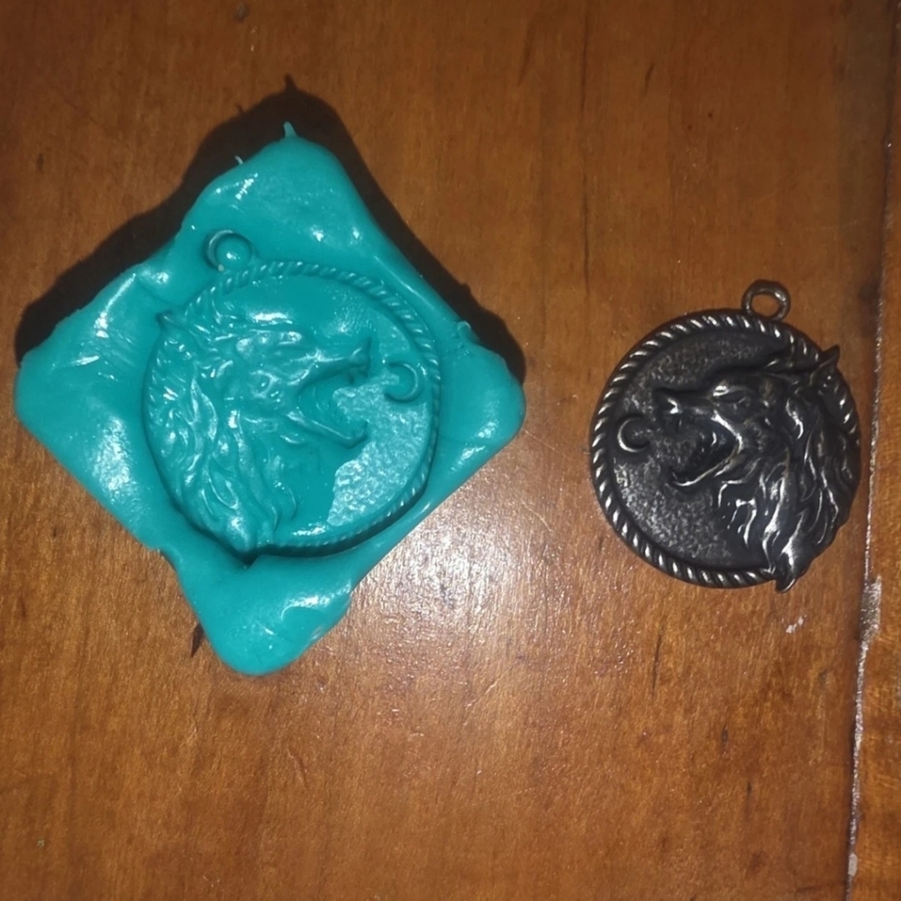 Wolf Head Pendant Mold With Hole ~ Jewelry Making - Resin / Polymer Clay